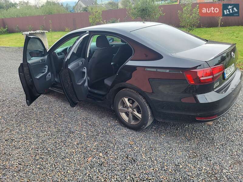 Седан Volkswagen Jetta 2015 в Перечині