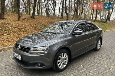 Седан Volkswagen Jetta 2011 в Чернівцях