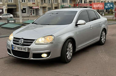 Седан Volkswagen Jetta 2010 в Надвірній