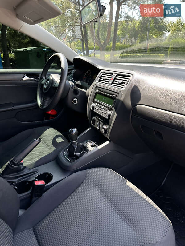 Седан Volkswagen Jetta 2012 в Днепре