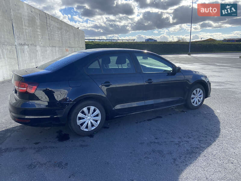Седан Volkswagen Jetta 2016 в Львові