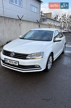 Седан Volkswagen Jetta 2016 в Львове