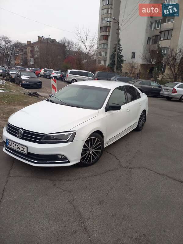 Седан Volkswagen Jetta 2016 в Києві