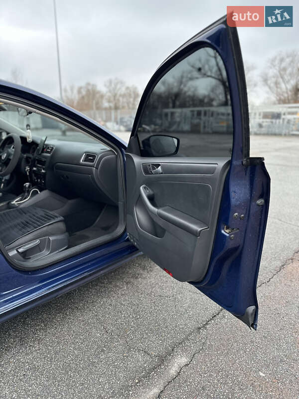 Седан Volkswagen Jetta 2013 в Кіцмані фото 10 Седан Volkswagen Jetta 2013 в Кіцмані