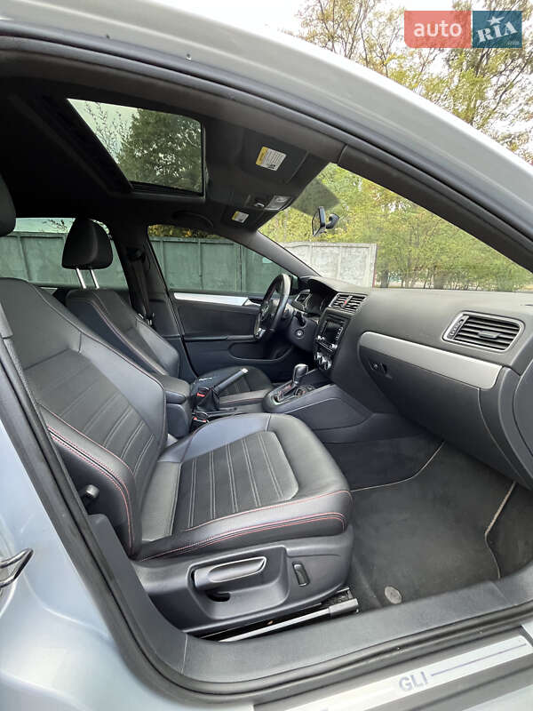 Седан Volkswagen Jetta 2012 в Запоріжжі