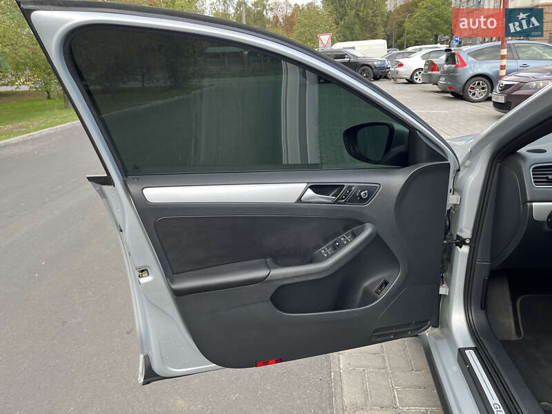 Седан Volkswagen Jetta 2012 в Запоріжжі