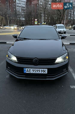 Седан Volkswagen Jetta 2015 в Дніпрі