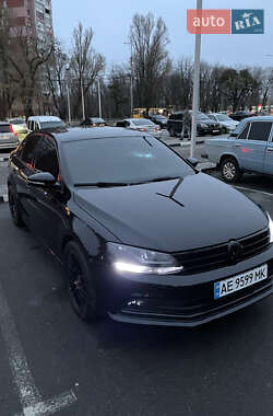 Седан Volkswagen Jetta 2015 в Днепре