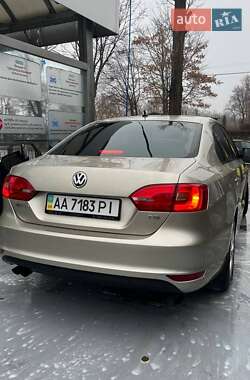 Седан Volkswagen Jetta 2013 в Києві