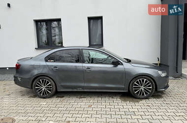 Седан Volkswagen Jetta 2015 в 