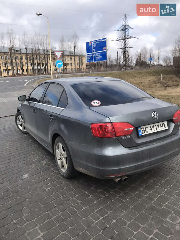 Седан Volkswagen Jetta 2014 в Львове