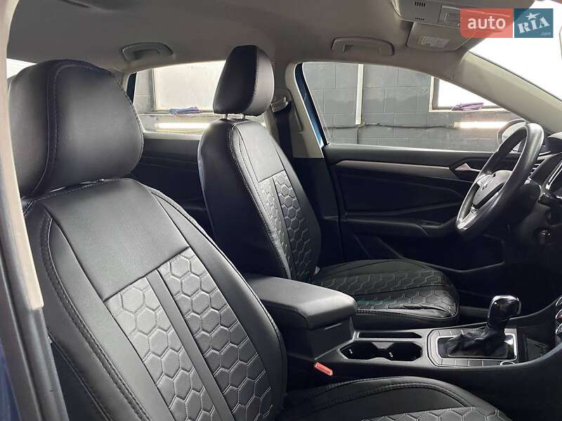 Седан Volkswagen Jetta 2020 в Чернівцях