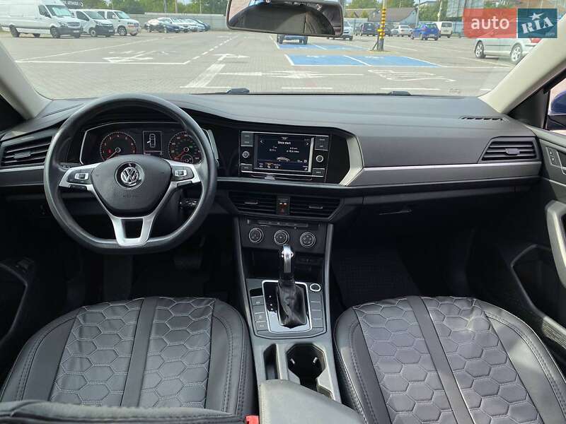 Седан Volkswagen Jetta 2020 в Чернівцях