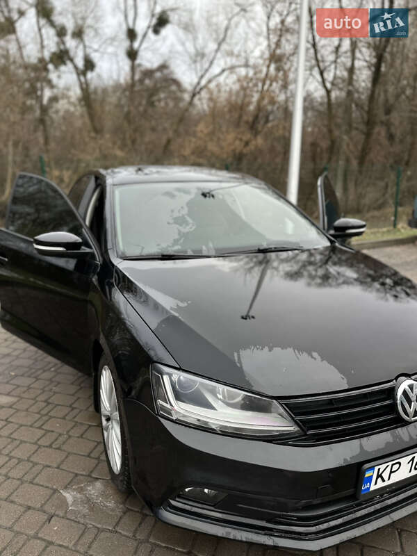 Седан Volkswagen Jetta 2015 в Києві