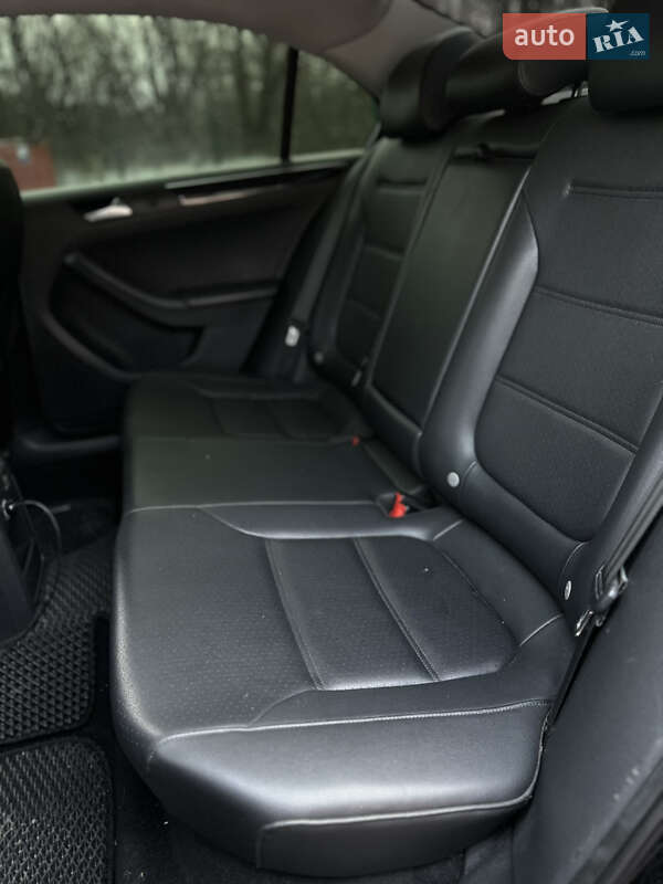 Седан Volkswagen Jetta 2015 в Києві
