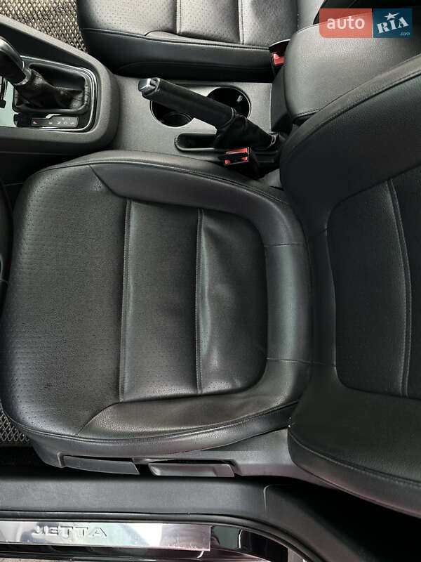 Седан Volkswagen Jetta 2015 в Києві