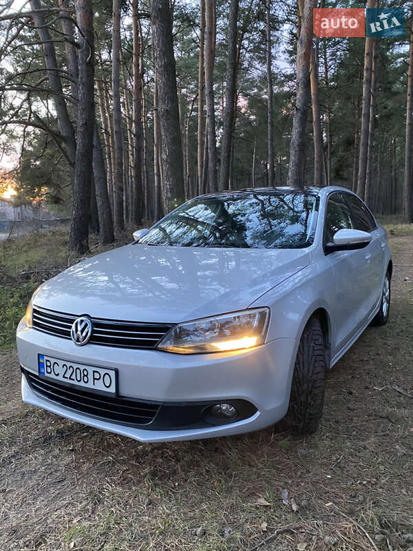 Седан Volkswagen Jetta 2011 в 