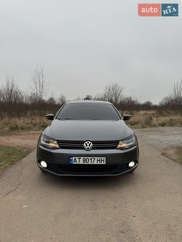 Седан Volkswagen Jetta 2010 в Калуші