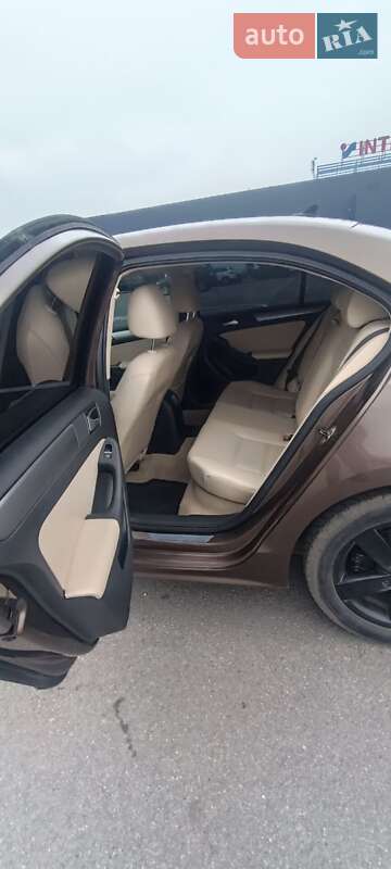 Седан Volkswagen Jetta 2014 в Новомосковске