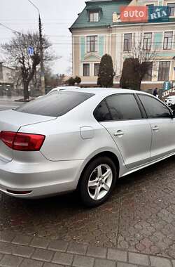 Седан Volkswagen Jetta 2015 в 