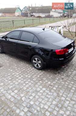 Седан Volkswagen Jetta 2012 в 