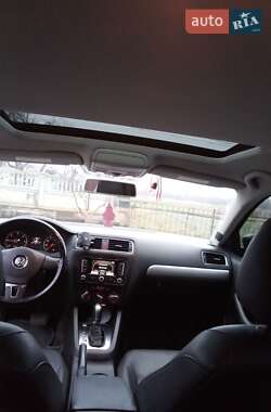 Седан Volkswagen Jetta 2012 в 