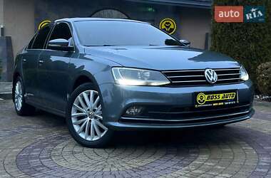 Седан Volkswagen Jetta 2015 в Львові