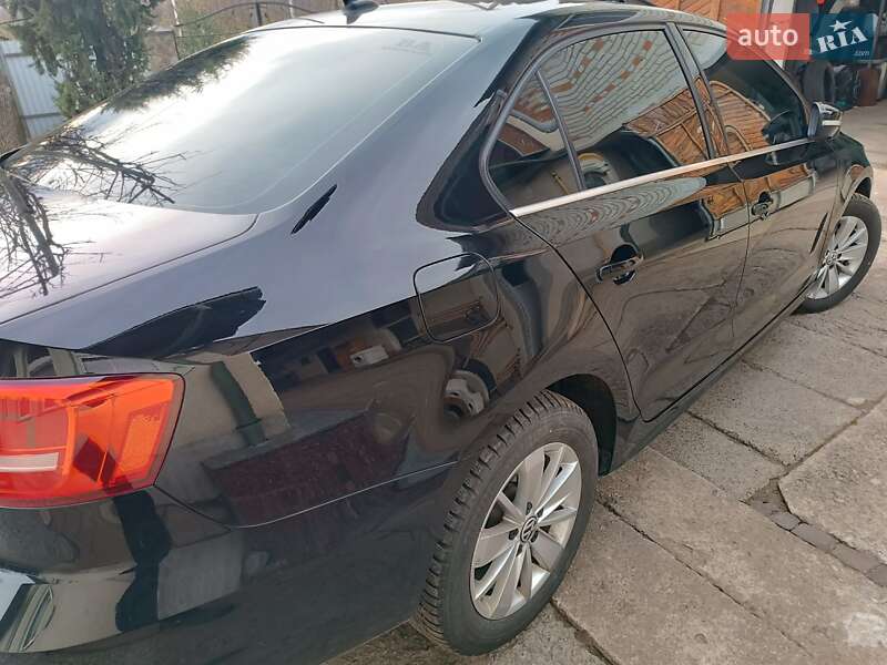 Седан Volkswagen Jetta 2015 в Львове