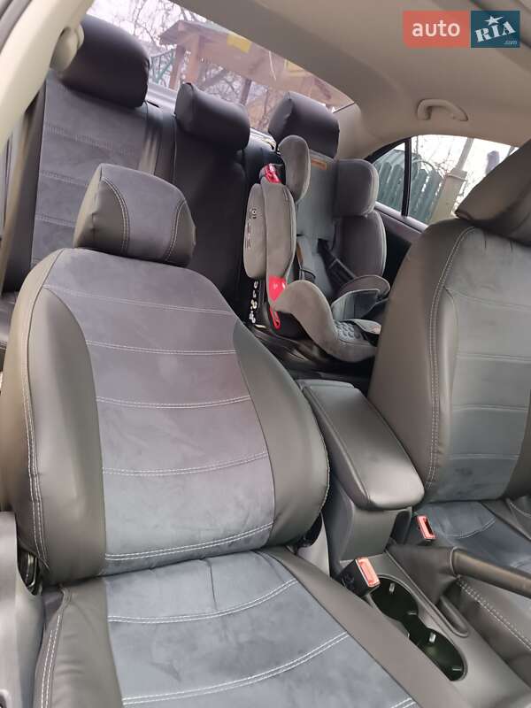 Седан Volkswagen Jetta 2015 в Львове