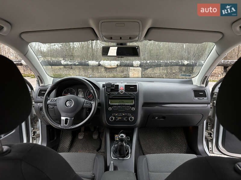 Седан Volkswagen Jetta 2009 в Чернігові