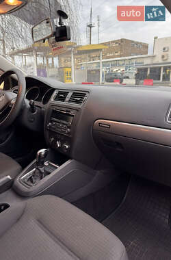 Седан Volkswagen Jetta 2014 в Чернівцях