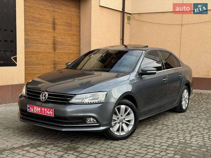 Седан Volkswagen Jetta 2016 в Ужгороде