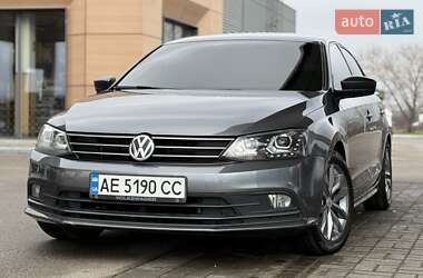 Седан Volkswagen Jetta 2015 в Дніпрі