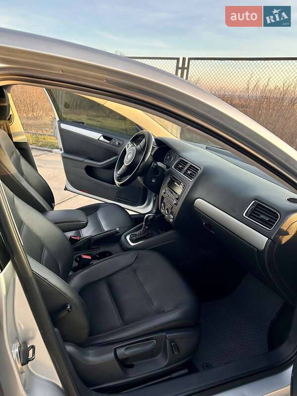 Седан Volkswagen Jetta 2013 в Новомосковске