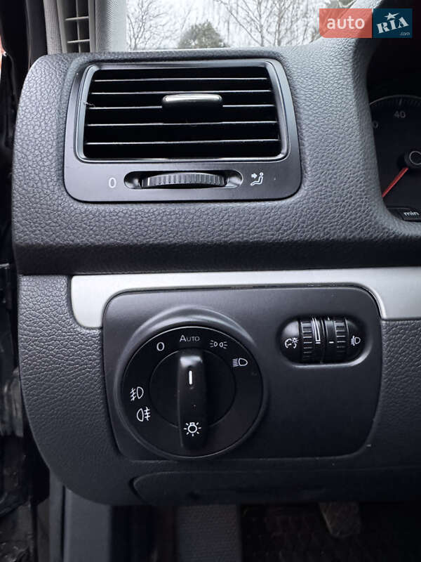 Седан Volkswagen Jetta 2009 в Лубнах