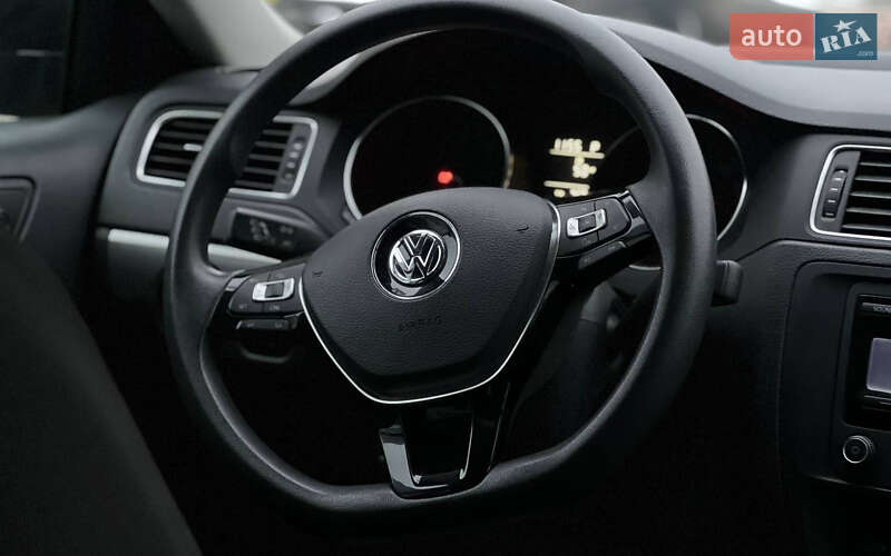 Седан Volkswagen Jetta 2015 в Ивано-Франковске