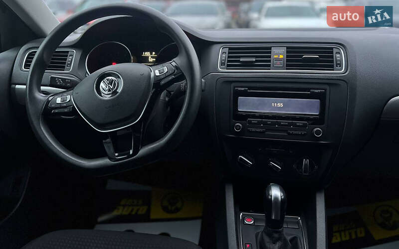 Седан Volkswagen Jetta 2015 в Ивано-Франковске