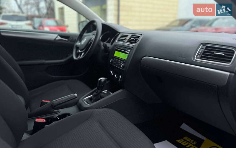 Седан Volkswagen Jetta 2015 в Ивано-Франковске