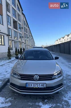 Седан Volkswagen Jetta 2015 в Чернівцях