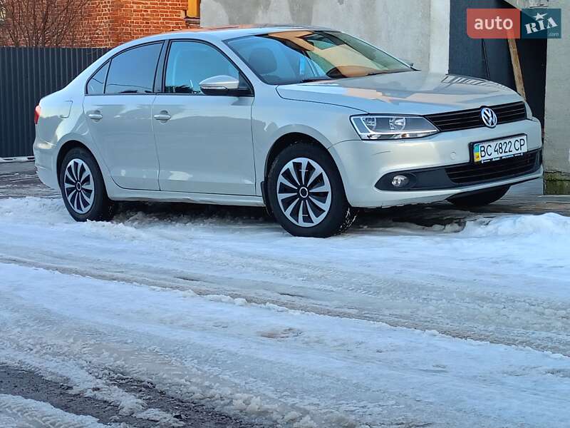 Седан Volkswagen Jetta 2011 в Львові