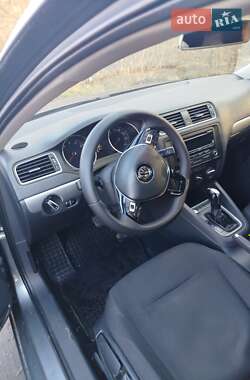 Седан Volkswagen Jetta 2015 в 