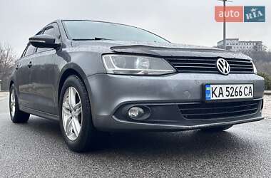 Седан Volkswagen Jetta 2012 в Днепре