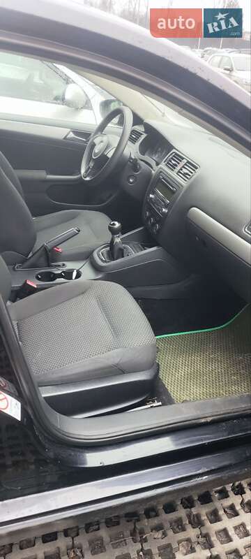 Седан Volkswagen Jetta 2011 в Львові