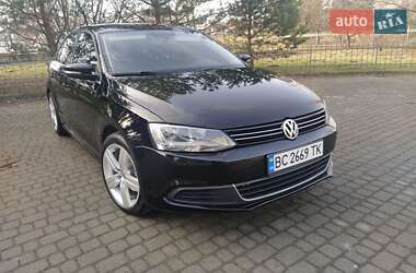 Седан Volkswagen Jetta 2014 в Львові