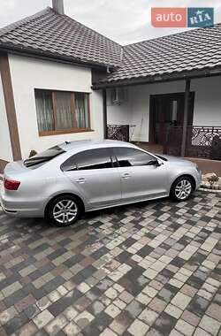 Седан Volkswagen Jetta 2011 в 