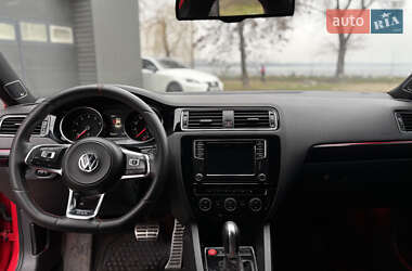 Седан Volkswagen Jetta 2016 в Запоріжжі