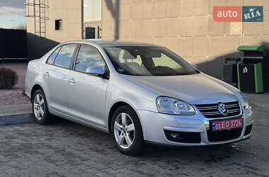 Седан Volkswagen Jetta 2010 в Луцке