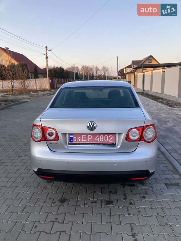 Седан Volkswagen Jetta 2006 в Ковелі