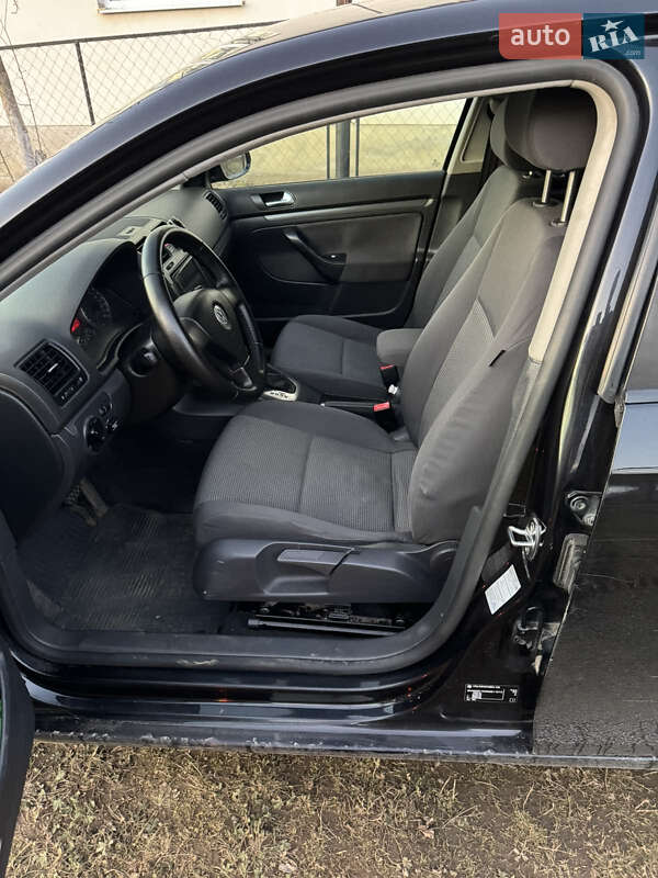 Седан Volkswagen Jetta 2006 в Надворной