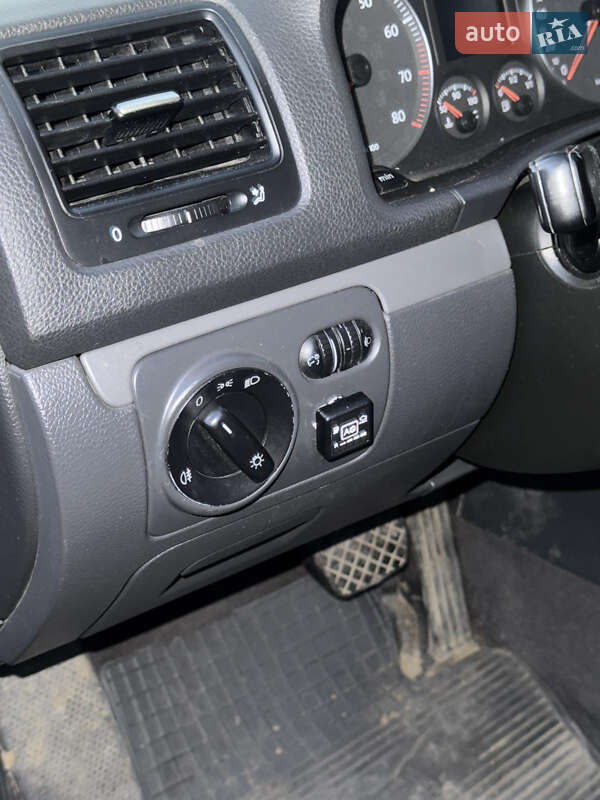 Седан Volkswagen Jetta 2006 в Надворной